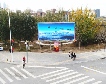 新化户外大屏广告投放要点。